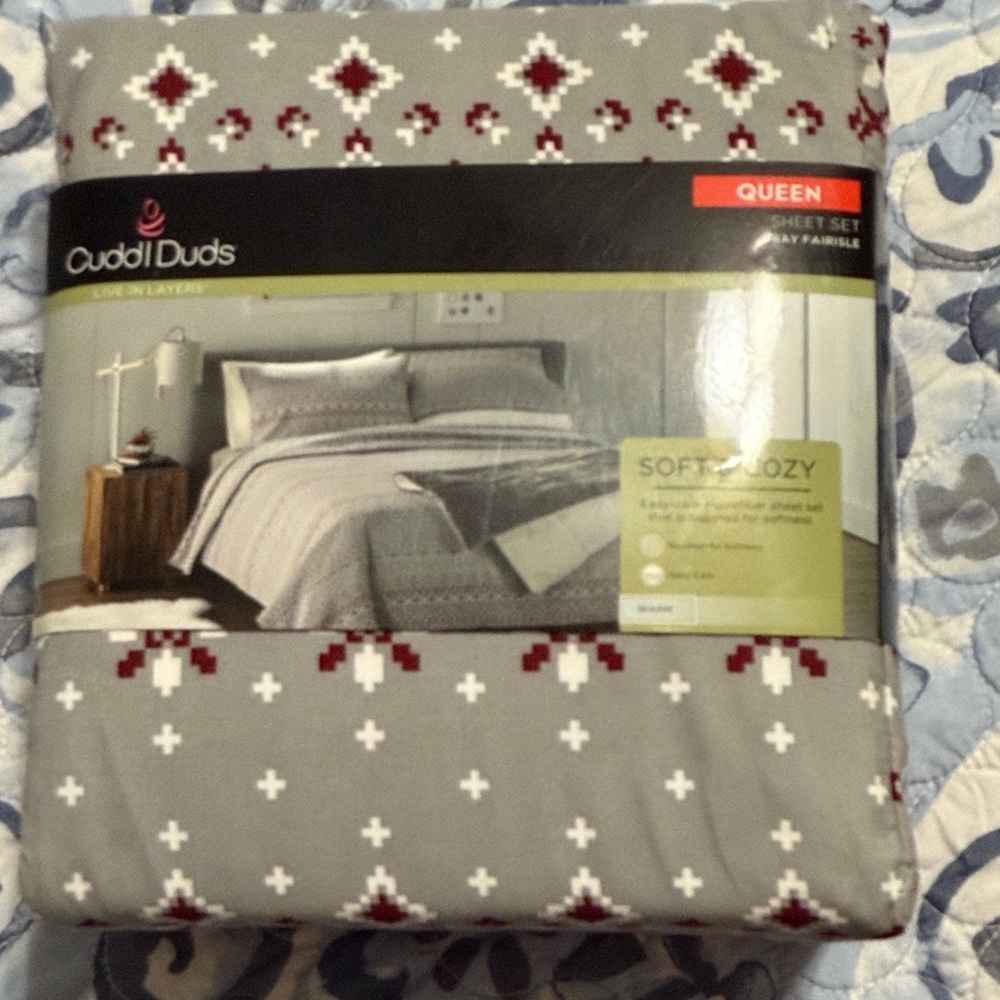 Queen size sheet set; Cuddl Duds Gray, White and burgundy Patterned Sheet Set